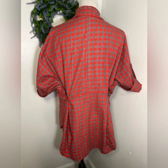 Easel of Los Angeles, S, oversized red and gray check roll tab, 3/4 sleeve - Picture 4 of 8